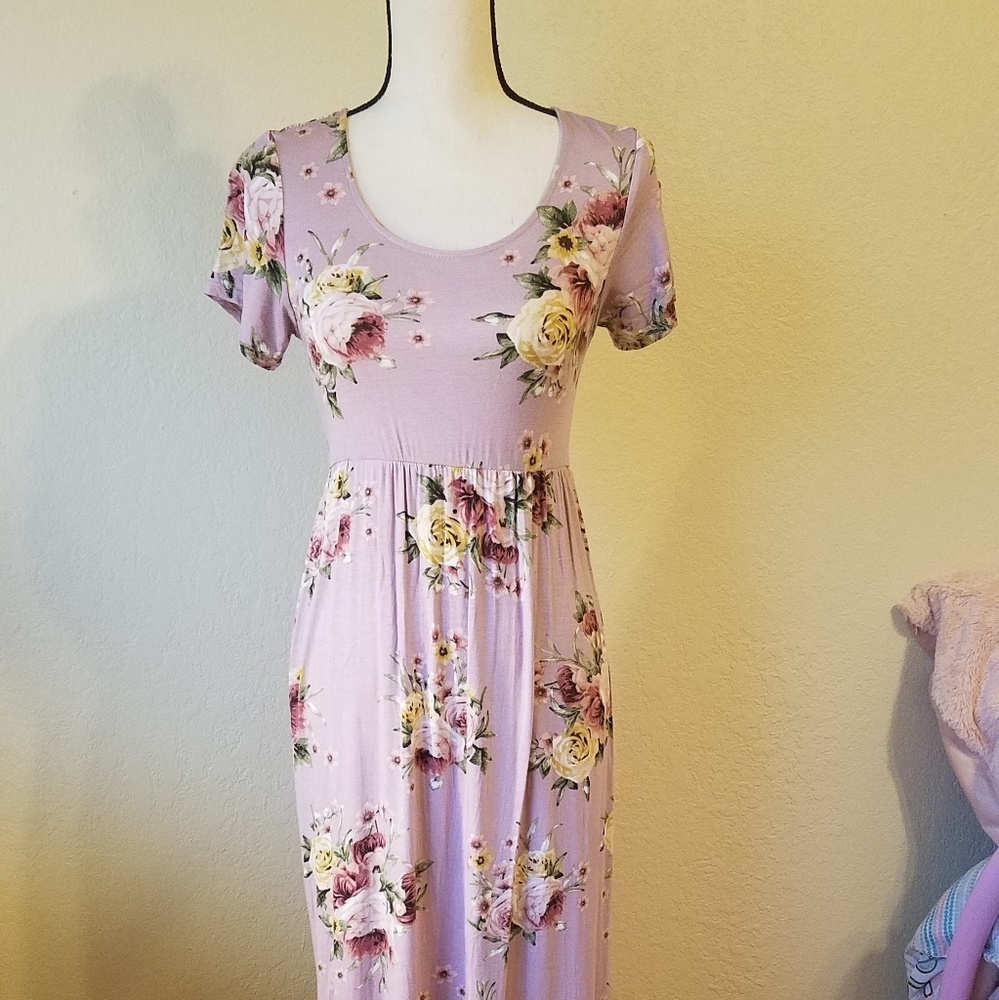 Entro maxi floral maxi dress. Size S
